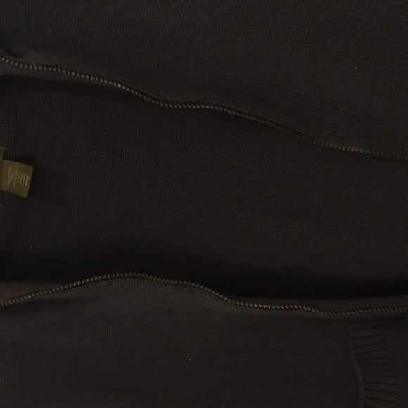 2 pieces:  grey & white cotton blouse & navy blue zip front sweater with pockets - Picture 9 of 9